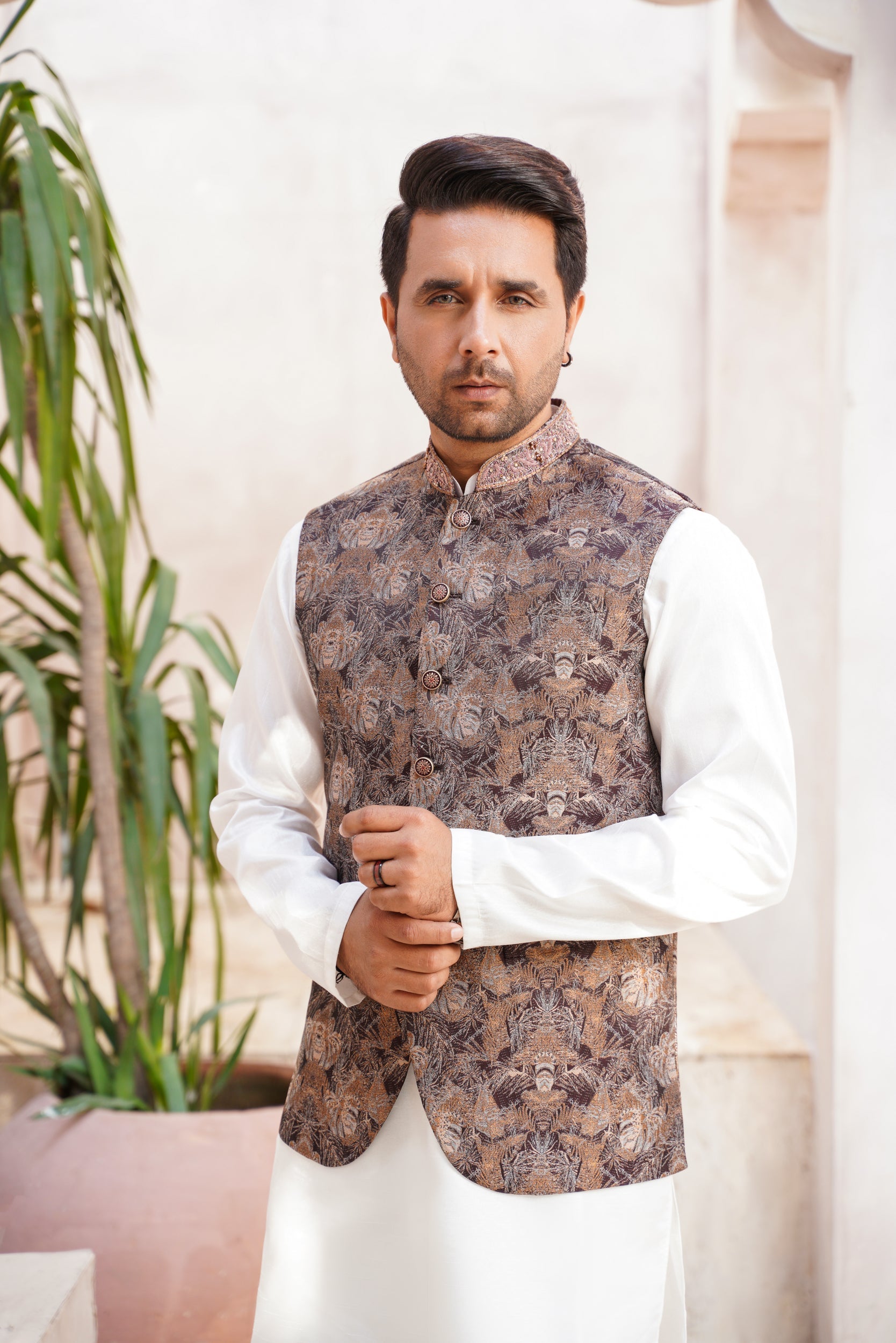 Embellished ban Brown jaquard waistcoat