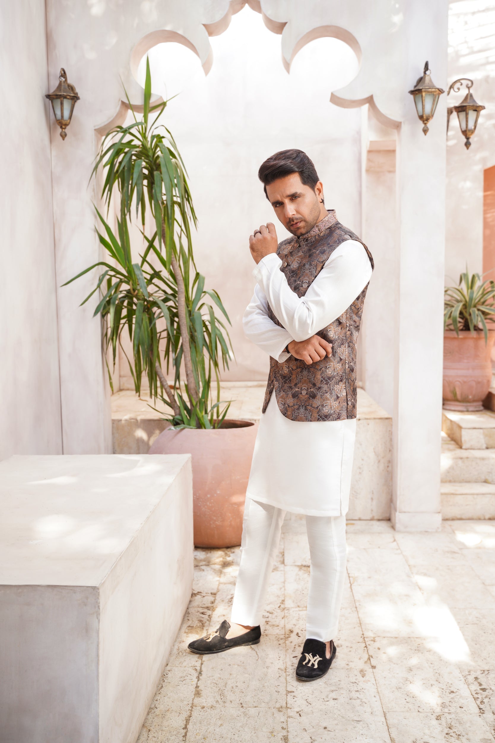 Embellished ban Brown jaquard waistcoat