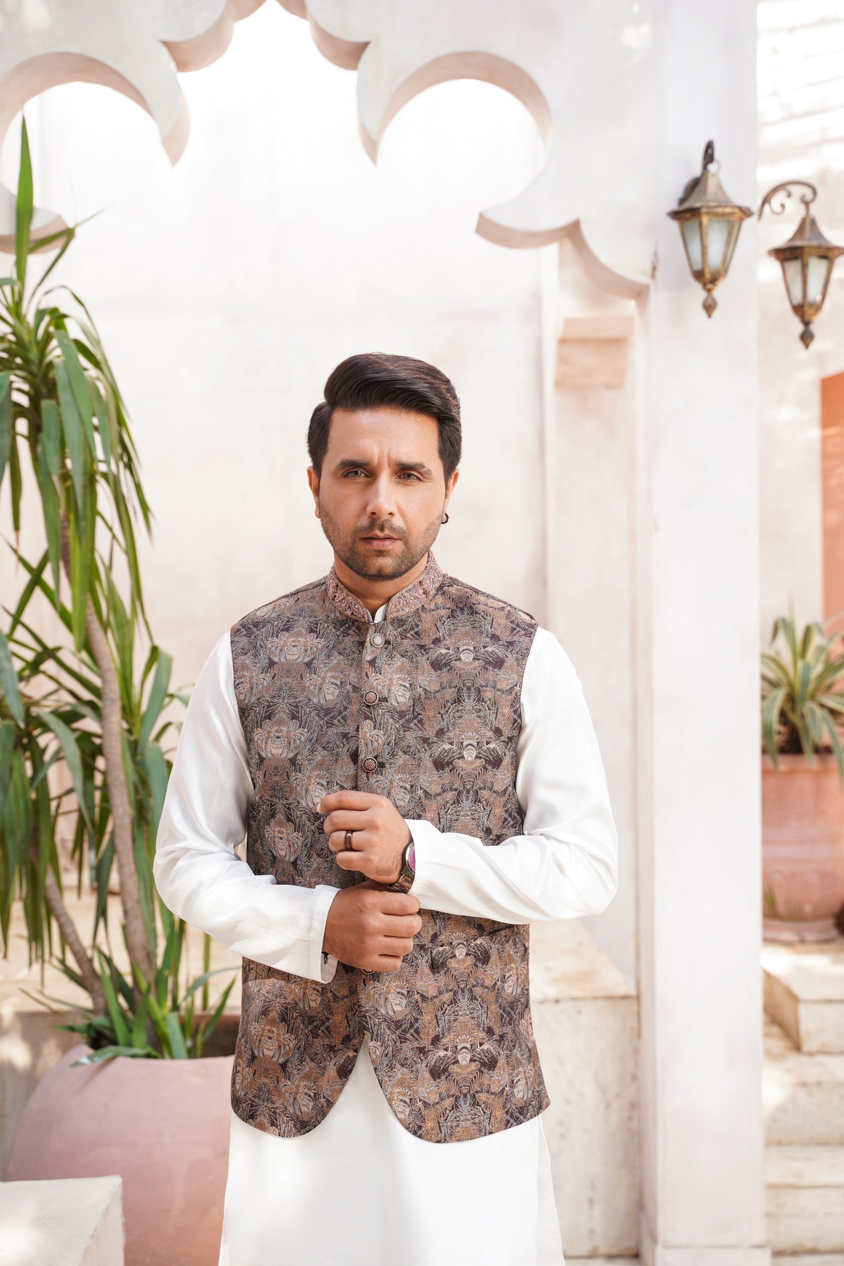 Embellished ban Brown jaquard waistcoat