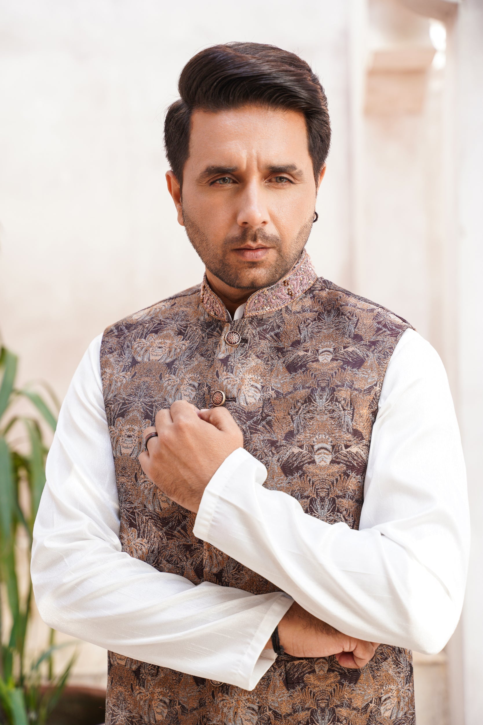 Embellished ban Brown jaquard waistcoat