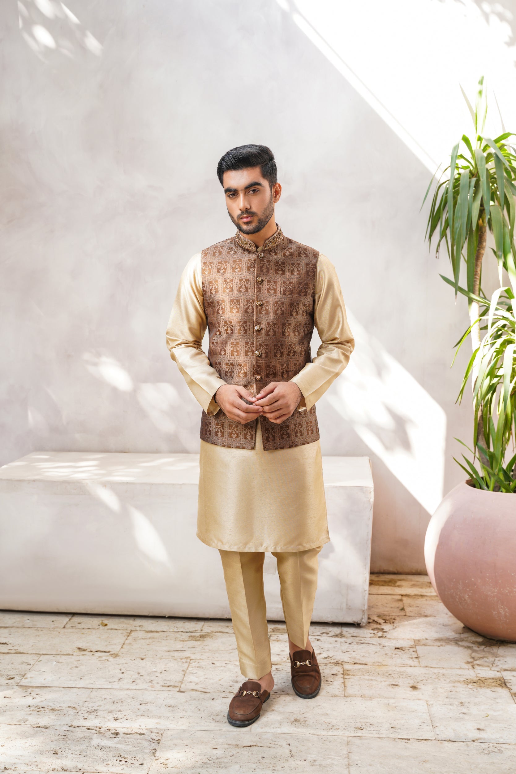 Embellished ban brown  self jaquard waistcoat