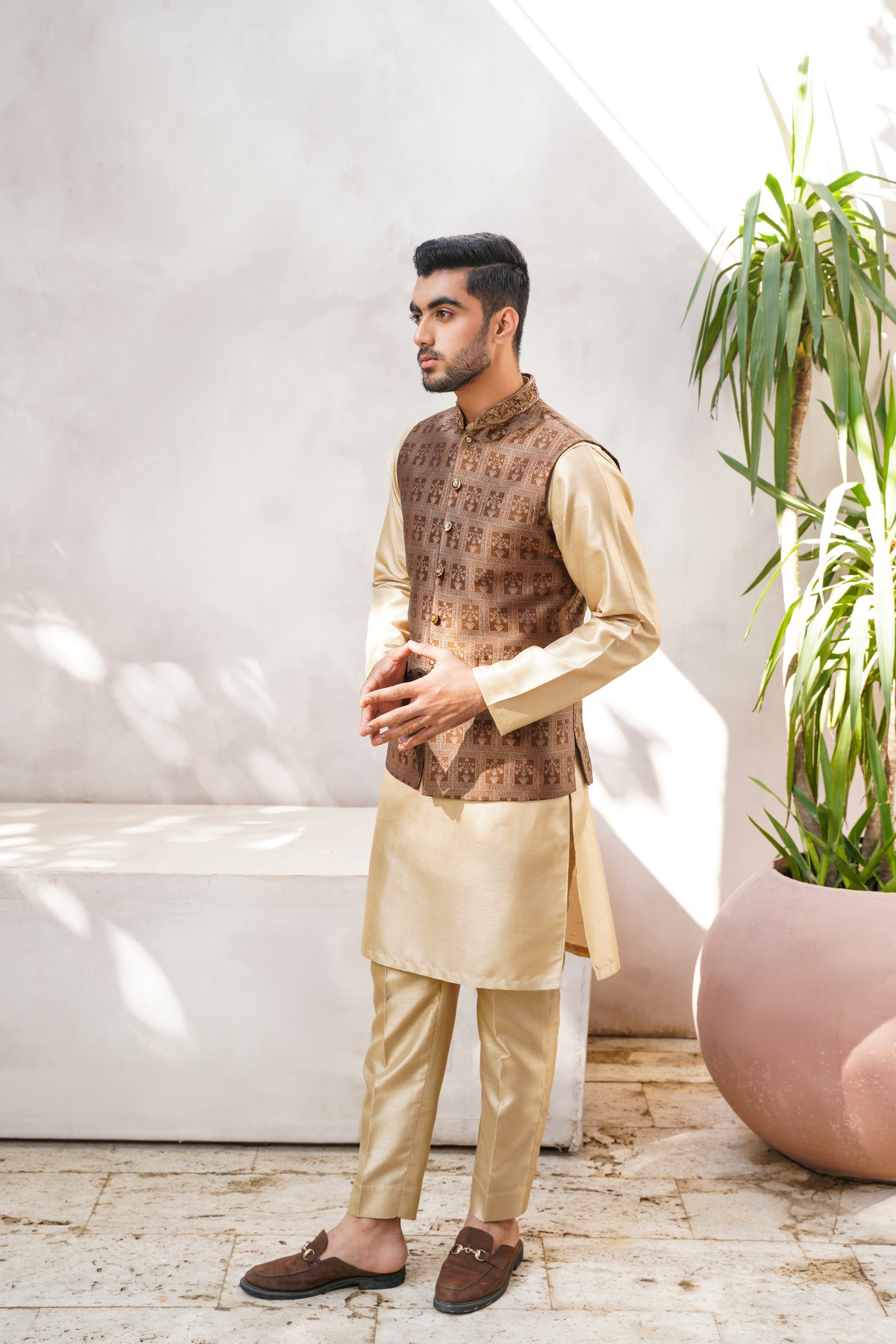 Embellished ban brown  self jaquard waistcoat