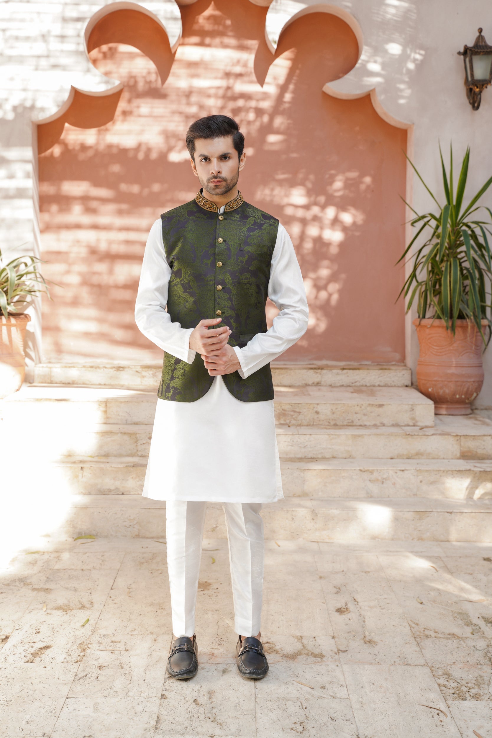 Embroidered ban floral waistcoat