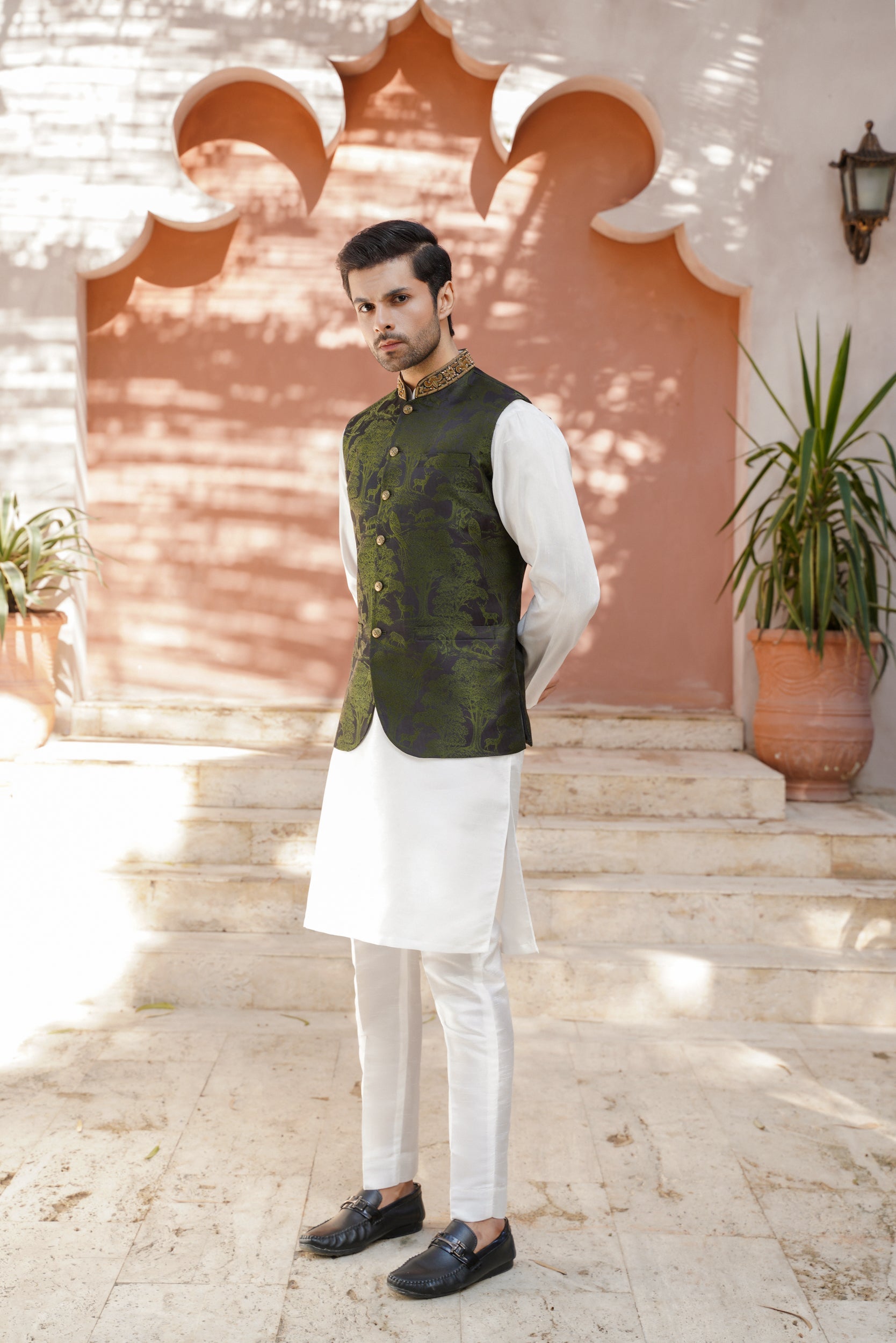 Embroidered ban floral waistcoat